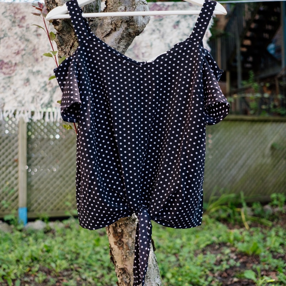 Open shoulder tie-front polka dot summer top